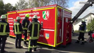 preview picture of video 'Dekontaminations-Abrollbehälter der Feuerwehr im Einsatz - Wilnsdorf - 27.09.2014'