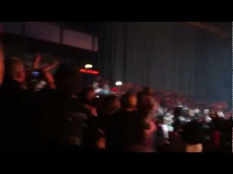 Indochine - Trois Nuits Par Semaine - Paris - 2 Février 2012 | Nicola Sirkis dans les gradins.