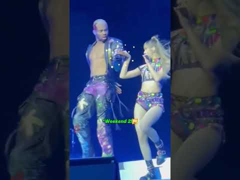 The Dancer was surprised when Lisa took his hand!🤣 #blackpink