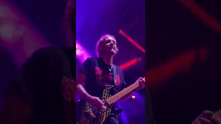 Video thumbnail for Derry Grehan of Honeymoon Suite playing his Signature TR-1#derrygrehan #honeymoonsuite #godinguitars by Guitares Godin Officiel / Godin Guitars Official