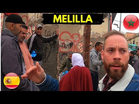 Everyone looks at me weirdly in this dangerous neighborhood of Melilla! 🇪🇸🇺🇸