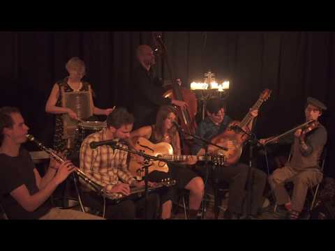 Die Abrissbirnen + Leonie Evans: A Thousand Goodnights