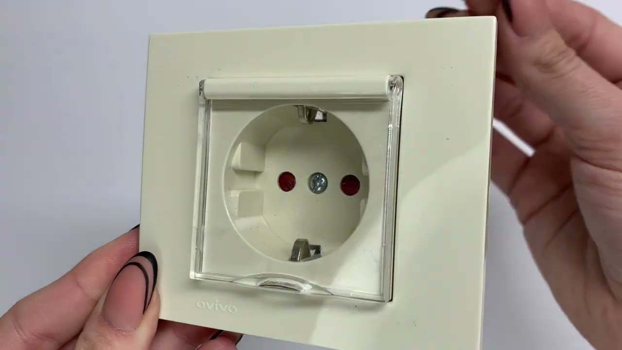 Розетка одинарная с/з с крышкой и защитой от детей OVIVO Grano крем (400-020300-243)