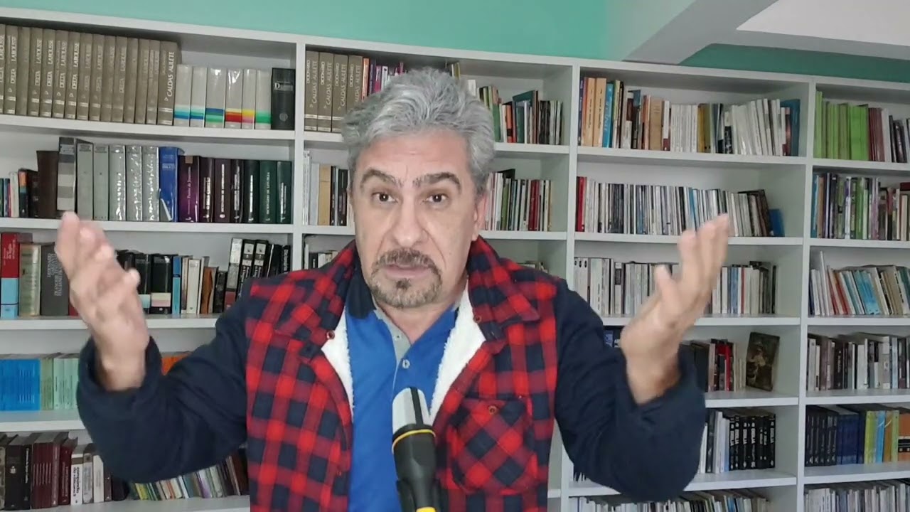 ERGUER ÀS MÃOS DURANTE A MISSA.