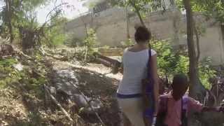 preview picture of video 'Visite dans les ravins de Port-au-Prince'