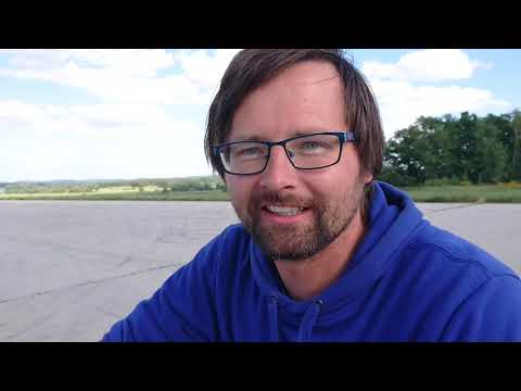 Martin Krátký: kliďas a přitom na motorce zabíjí jak největší bombéro. Jen houšť!!! 🙂