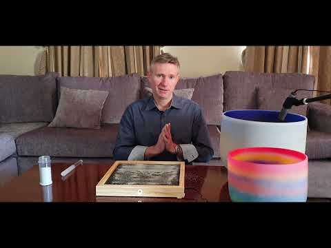 Watch vibrations of Crystal Singing Bowls (440Hz and 432Hz) and Sun Gong on a Chladni Plate