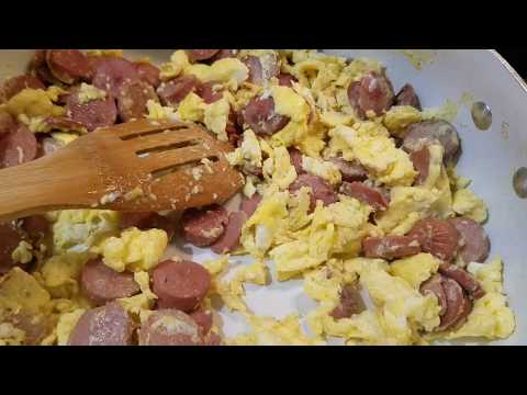 COMO HACER  SALCHICHAS CON HUEVO/DESAYUNO RAPIDO Y FACIL