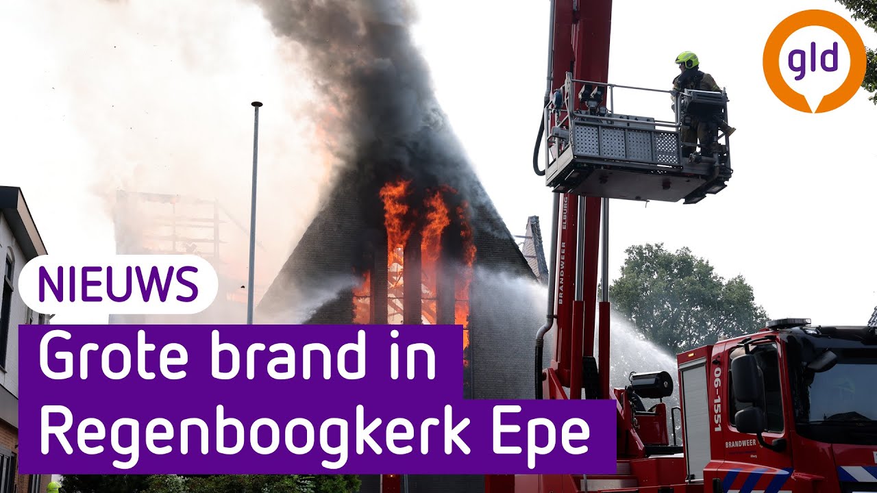 Grote brand in Regenboogkerk in Epe