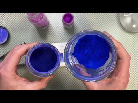 Mixing a vibrant violet