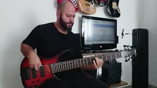 Toto - On The Run -Live At Montreux 1991 - Bass Cover