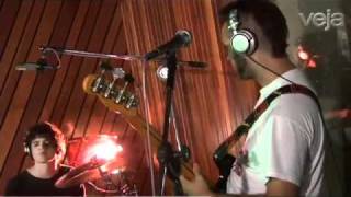 Garotas Suecas toca 'Vou Recomeçar'