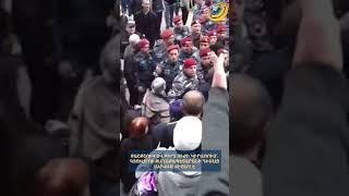 Քաշքշուկ և բիրտ ուժի կիրառում. Գյումրու քաղաքապետարանի մոտ իրավիճակը խիստ լարված է #shorts #գյումրի