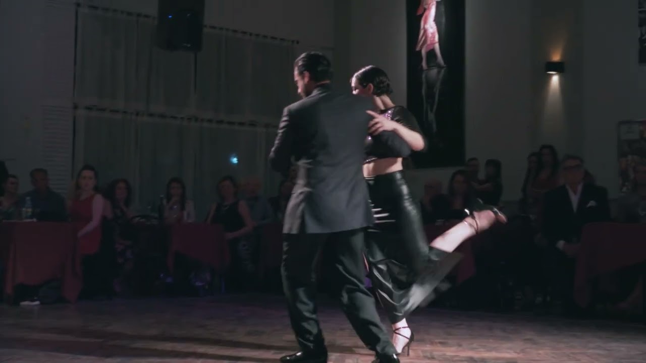 Facundo de la Cruz & Inés Muzzopappa en Parakultural Milonga junto a la Orquesta Santa Calavera