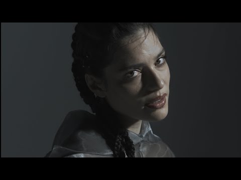 Découvrez le nouveau single captivant d’Ava Baya, ‘IDEE NOIRE’, qui