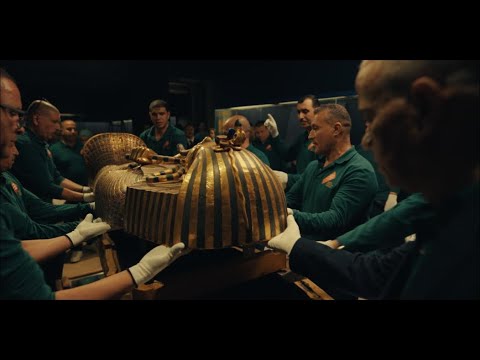Moving Tutankhamun (نقل قناع توت عنخ أمون)