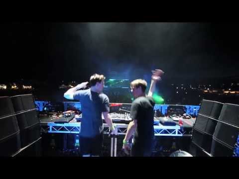 SICK shot of Hardwell and Martin Garrix in Australia!!!