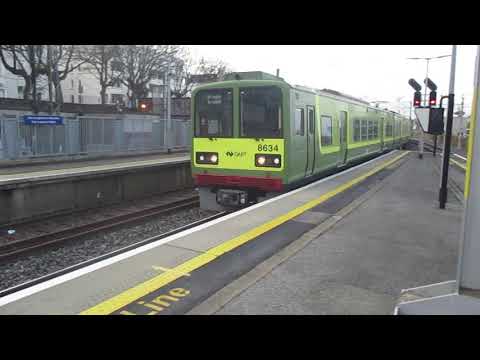 DART class 8600 no.  8634/8633 terminating at dún laoghaire