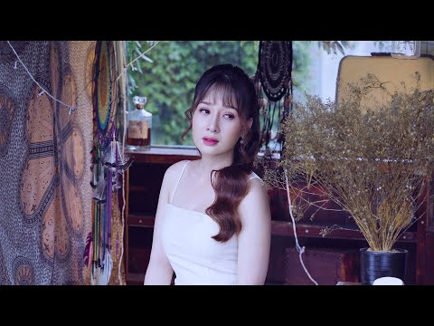 Thể hiện bởi Yến Khoa