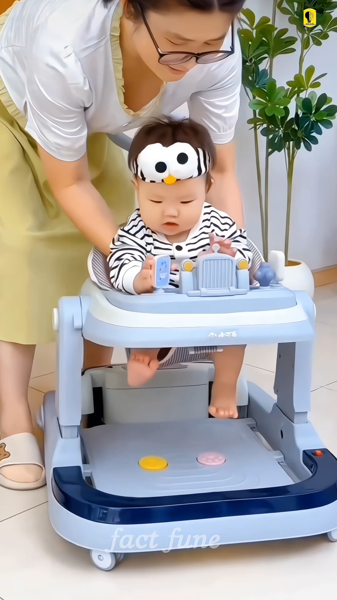 Baby walker, aman atau bahaya untuk si kecil? 🤔 Yuk, simak video ini sebelum memutuskan!