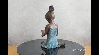 Bronzová soška dívky se knihou – čtenářka, dekorace do interiéru i zahrady, dárek pro milovníky knih