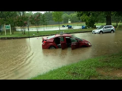 A slow-moving rainstorm has washed out roads, stranded drivers and soaked basements, including the White House's, during a chaotic morning commute in the national capital region. (July 8)