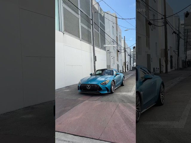 Vídeo relacionado con Carrera - 20064252 GO Mercedes-AMG GT 63, Magno hiperazul