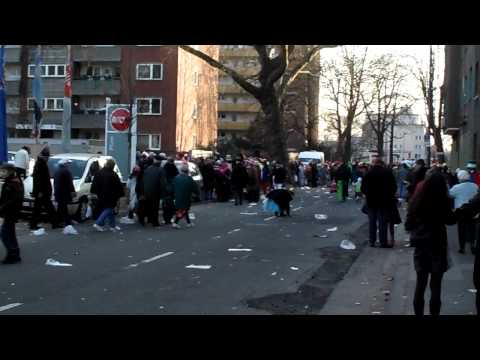 Veedelszug Köln - Mülheim 2011.MP4