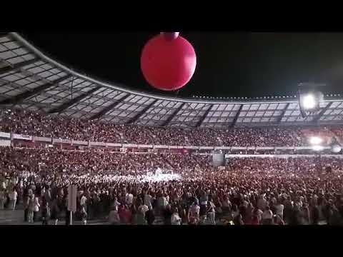 Chris Martin Canta "Coimbra tem mais encanto na hora da despedida"