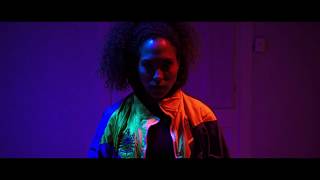 Mil Pasos (Soha) por Thati Nava