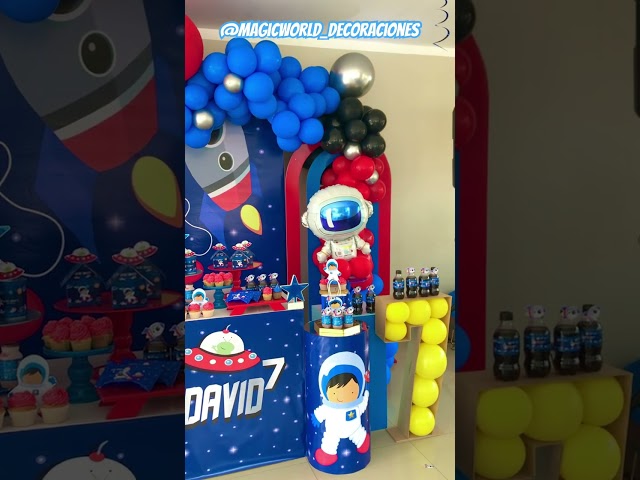 Vídeo relacionado con Kibi - Adhesivos de pared espaciales para niños, animales, astronautas, cohetes y planetas, tema de aventura espacial, decoración habitación infantil