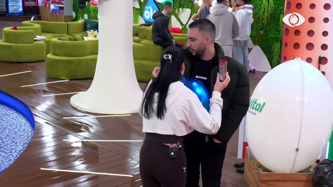 Stenaldo tenton të prishë sfidën, Keijsi dhe Stelina e mbajnë tullumbacin përsëri në lojë