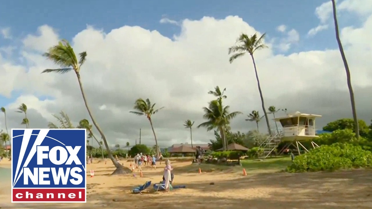 Hurricane Lowell bears DOWN on Hawaii