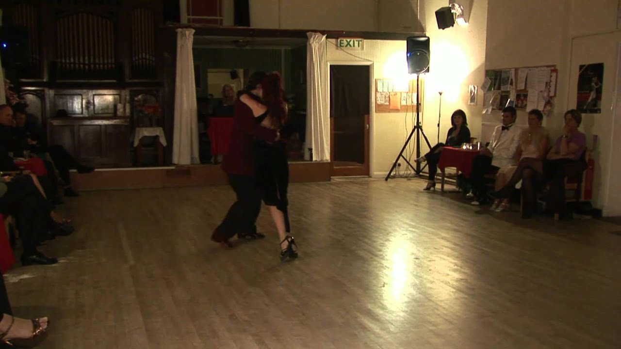 2010 Sept - Valeria Sol Alvarez y Sebastián Acosta en Cheltenham 2010 - Gallo Ciego