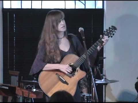 Happy Rhodes live - Toledo, OH 11-09-03 (VIDEO - full house concert)