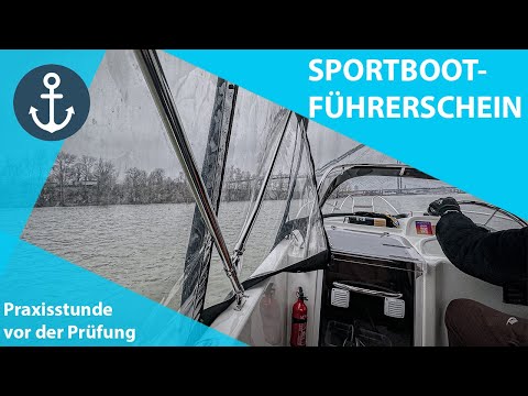 Letzte, praktische Bootsstunde vor der Prüfung bei ONWATER in Düsseldorf im Medienhafen