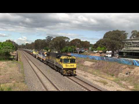 QUBE WM7 Steel Train at Glenrowan