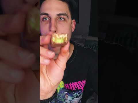 Ghoulish green Snickers Review! 🍫