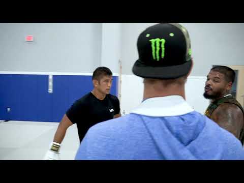 Tyrone Spong + Aung La N Sang share kickboxing lessons with Henri Hooft