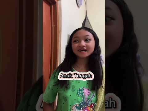 Vidio Komedi Ngakak Ketika Anak Pertama,Tengah Dan Bungsu Rebutan Mandi - TikTok @indahraishaty