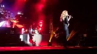 MARTA SANCHEZ CRITICAL EN CONCIERTO 2014