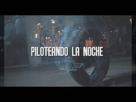 EL MIKE  PILOTEANDO LA NOCHE FT LABERINTO ELC