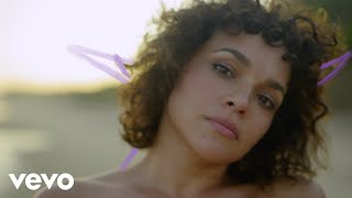Musik-Video-Miniaturansicht zu Hurts To Be Alone Songtext von Norah Jones