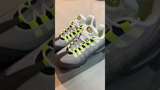 Unboxing Nike Air Max 95 Neon in Bangkok 2026