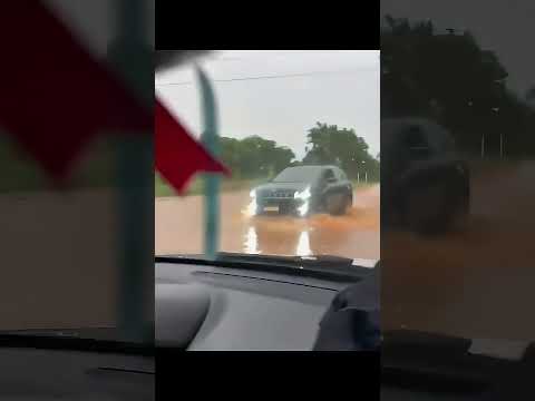 Atenção🌧️⚠️, #chuva intensa causa #alagamento em #varzeadapalma , em #minasgerais