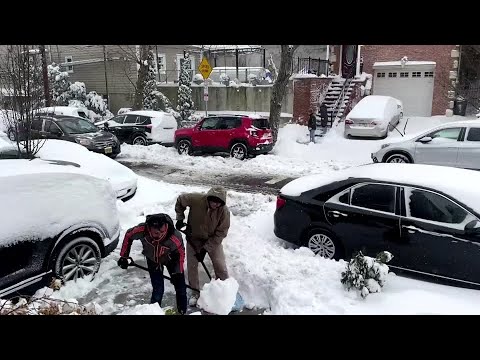冬の嵐が米国北東部を襲う (Winter storm wallops U.S. Northeast)