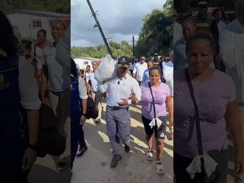 Estamos con las familias daminificadas por las lluvias en Puerto Meluk, Chocó.