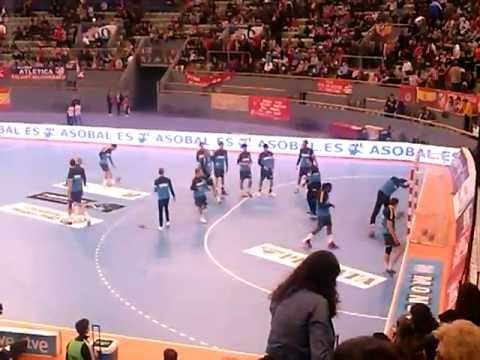 Arpad Sterbik (F.C.Barcelona Intersport), calentamiento portero balonmano.