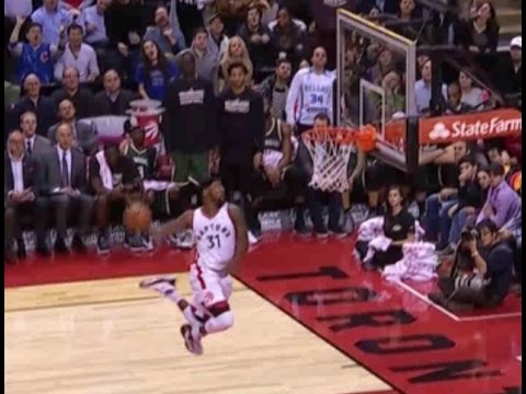 Terrence Ross Windmill Dunk blocked by rim  12/12/2016