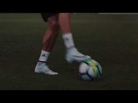 Ronaldo does the FIFA 18 El Tornado/One Foot Spin Skill move in REAL LIFE!!!